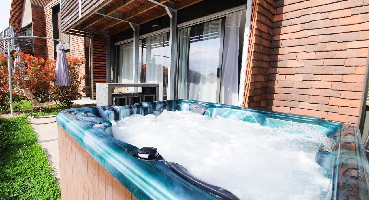 Plein Soleil Avec Jacuzzi Privatif Et Parking Prive Apartment Sarlat-la-Caneda Ngoại thất bức ảnh